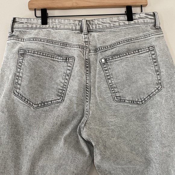 H&M High Rise Straight Leg Denim Jeans Light Acid Wash Gray Size 12 - Picture 5 of 14